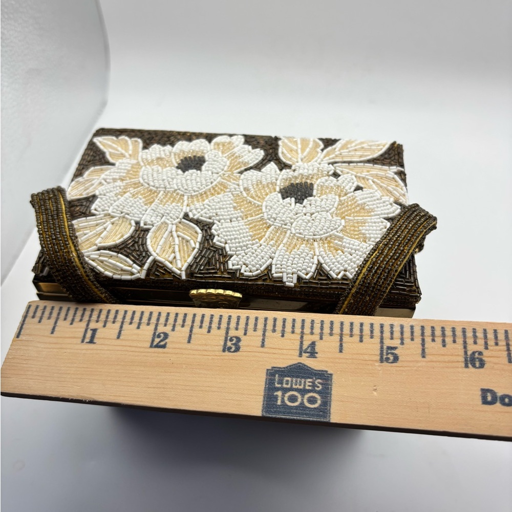 Vintage Japan Work Beaded Gold and White Floral Beaded Clutch/Box - Picture 12 of 13